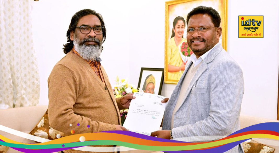 MLA Dashrath Gagrai Meeting Villagers in Kuchai