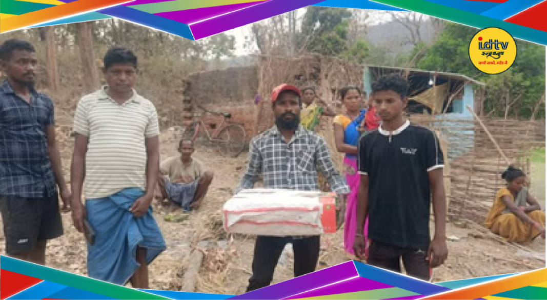 Father carries newborn baby’s body in a cardboard box after ambulance was unavailable at Chakradharpur Subdivisional Hospital in Jharkhand.