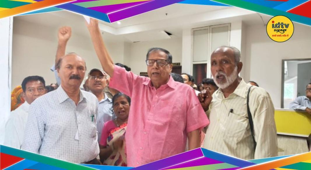 retired employees protest